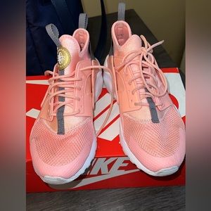 Nike huaraches like new work twice